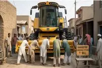 ببینید| مراحل دیدنی مونتاژ و راه اندازی یک کمباین بزرگ در پاکستان