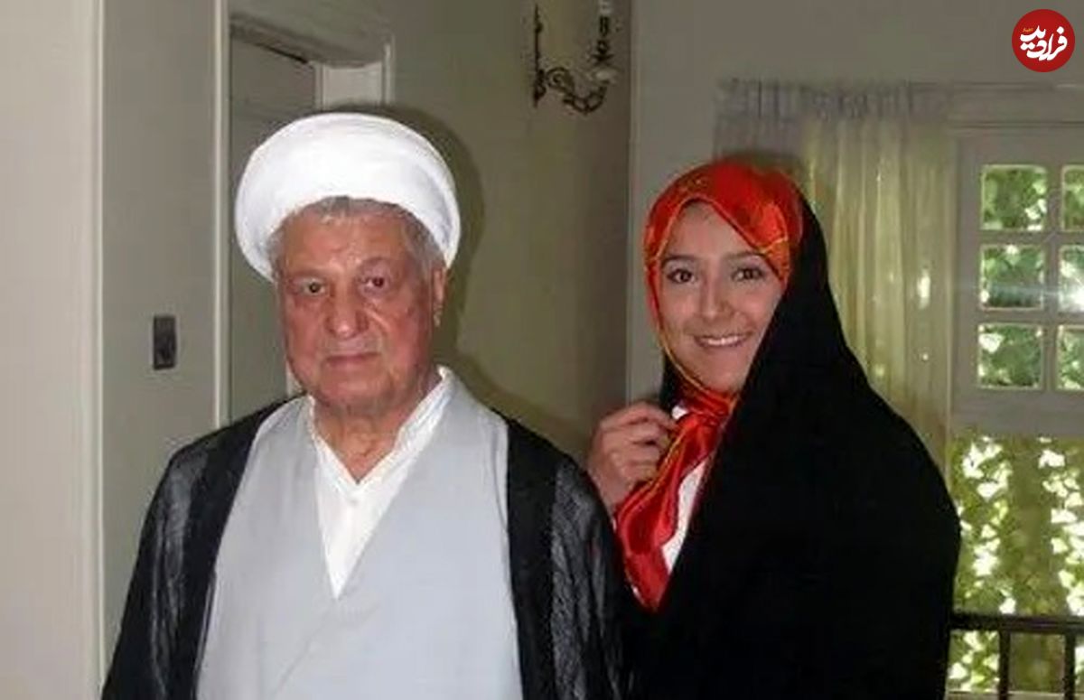 عکس؛ سفر به تاریخ؛ «هاشمی رفسنجانی» در جشن تولد خصوصیاش در کنار اعضای خانواده؛ سال 1394