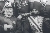 عکس| سفر زمان؛ «عبدالغفارخان و همراهانش» با لباس رسمی و شمشیر در کنار روس‌ها
