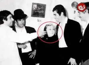 عکس| سفر در زمان؛ «فاطمه معتمدآریا» در کنار «ایران دفتری 86 ساله»؛ سال 72