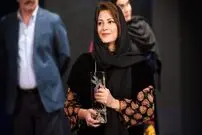 عکس| سفر زمان؛ تیپ و چهرۀ «طناز طباطبایی» در تئاتر «سی‌صد»