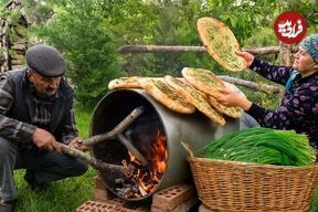 ببینید؛ غذای روستایی در آذربایجان؛ برداشت پیازچه وحشی از جنگل و پخت نان با آن ها