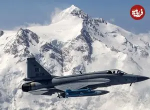 ببینید| اسکورت جالب هواپیمای رئیس امارات با جنگنده های JF-۱۷ تاندر 