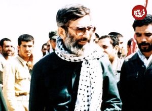 عکس؛ سفر به تاریخ؛ رهبر انقلاب در کنار پدرشان «آیت‌الله سید جواد خامنه‌ای»؛ دهۀ 1360