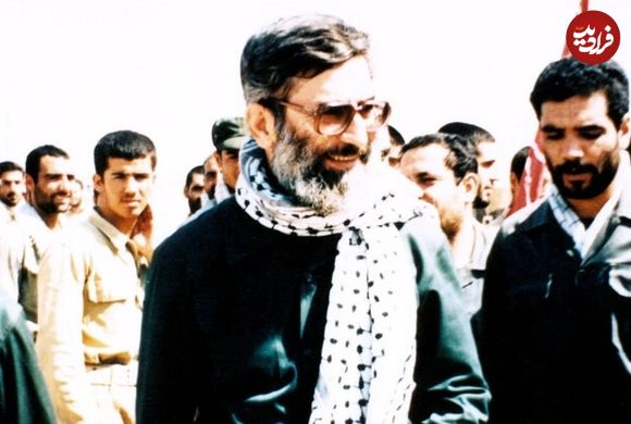 عکس؛ سفر به تاریخ؛ رهبر انقلاب در کنار پدرشان «آیت‌الله سید جواد خامنه‌ای»؛ دهۀ 1360