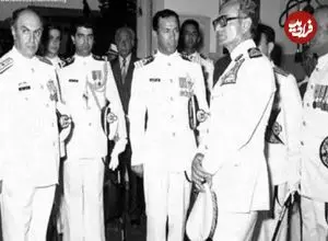 سفر در زمان؛ یادداشت‌های علم، یکشنبه ۱۶ اردیبهشت ۱۳۵۲: در مانور وقتی یکی از گلوله توپ کشتی‌ها به هدف نخورد، شاه به فرمانده نیروی دریایی فحش داد که سرشان را بخورد