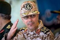 عکس؛ سفر به تاریخ؛ «سپهبد باقری» با لباس کُردی در یک سفره‌خانه بین‌راهی