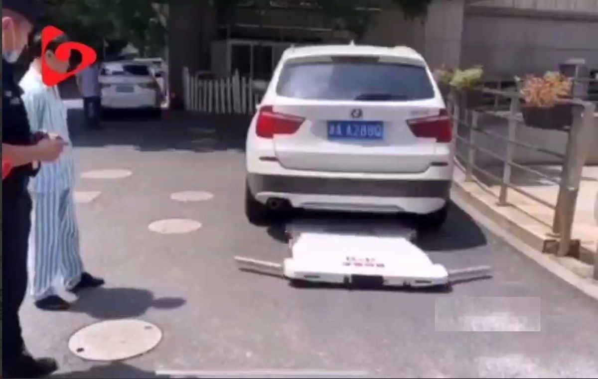 (ویدئو) فناوری جدید پلیس چین برای جابجایی خودروهای متخلف