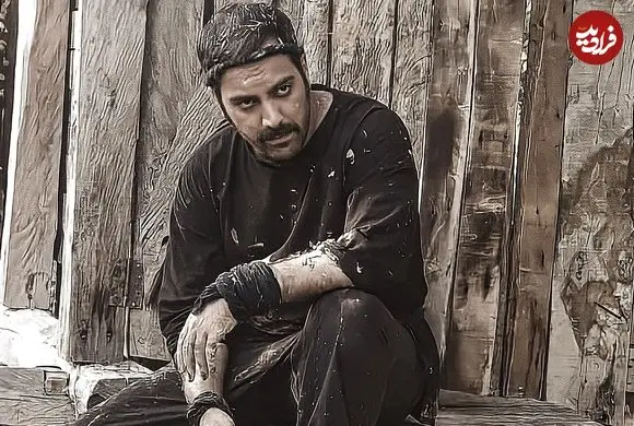 عکس| سفر در زمان؛ «سهراب» در حال استراحت در پشت صحنه سریال سوجان؛ سال 1402