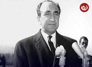 سفر در زمان؛ یادداشت‌های علم، جمعه ۱ دی ۱۳۵۱: عراق با کمپانی‌ها صحبت میکند که ببیند بعد از ملی کردن منابع نفتی کرکوک، [باید] چه خاکی بر سر خود بریزد