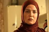 عکس| سفر در زمان؛ «سوزانا آلوز» بازیگر سریال بیگانگان در پشت صحنه یک سریال دیگر؛ سال 1401