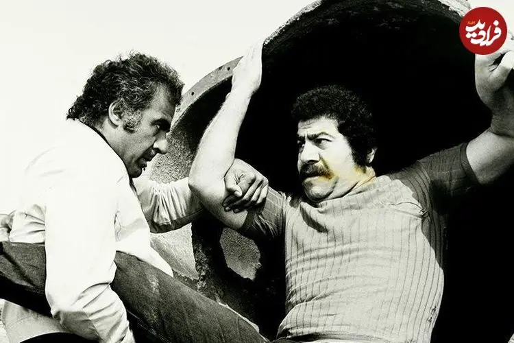عکس| سفر زمان؛ «حسین گیل» بازیگر سینمای قبل از انقلاب در جبهه در بین رزمنده‌ها