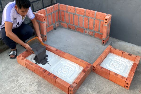 ببینید؛ نحوه ساخت یک آکواریوم زیبا با آجر و سیمان در حیاط خانه