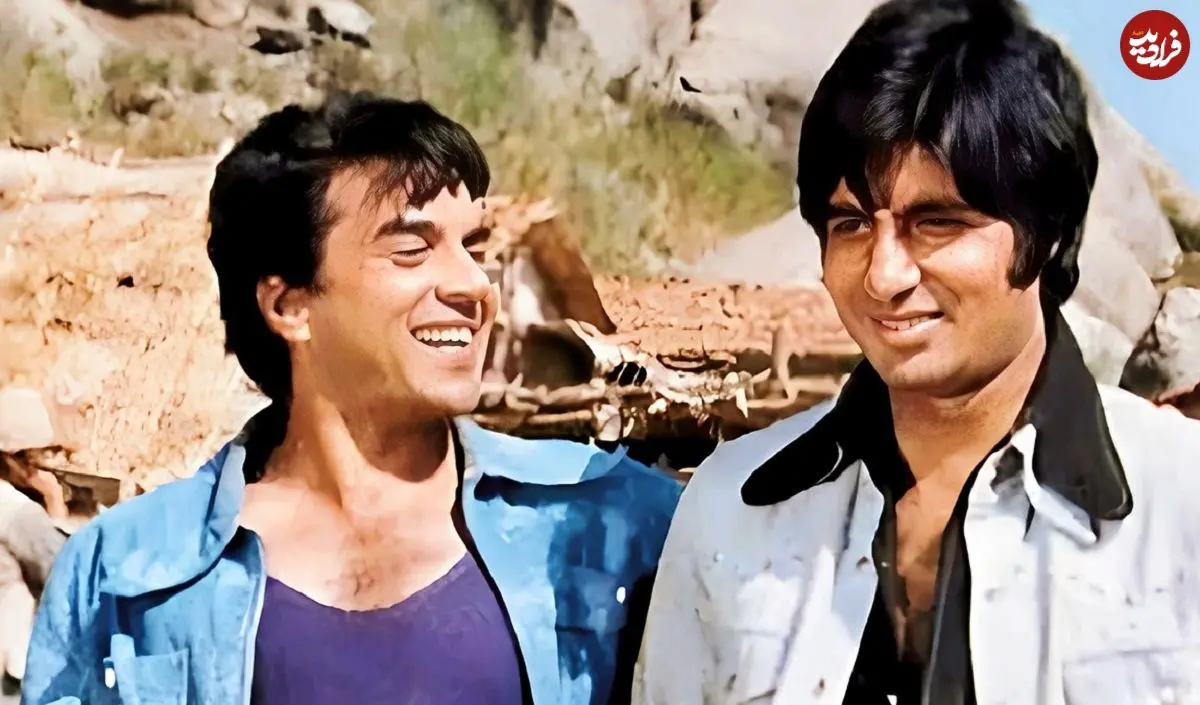 عکس| سفر در زمان؛ «ویرو» در حال گفتگو با «جی دو» در پشت صحنه فیلم شعله؛ 50 سال قبل