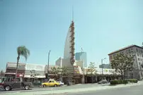تصاویر| وقتی معماری از یک سالن بولینگ، یک نماد شهری ساخت
