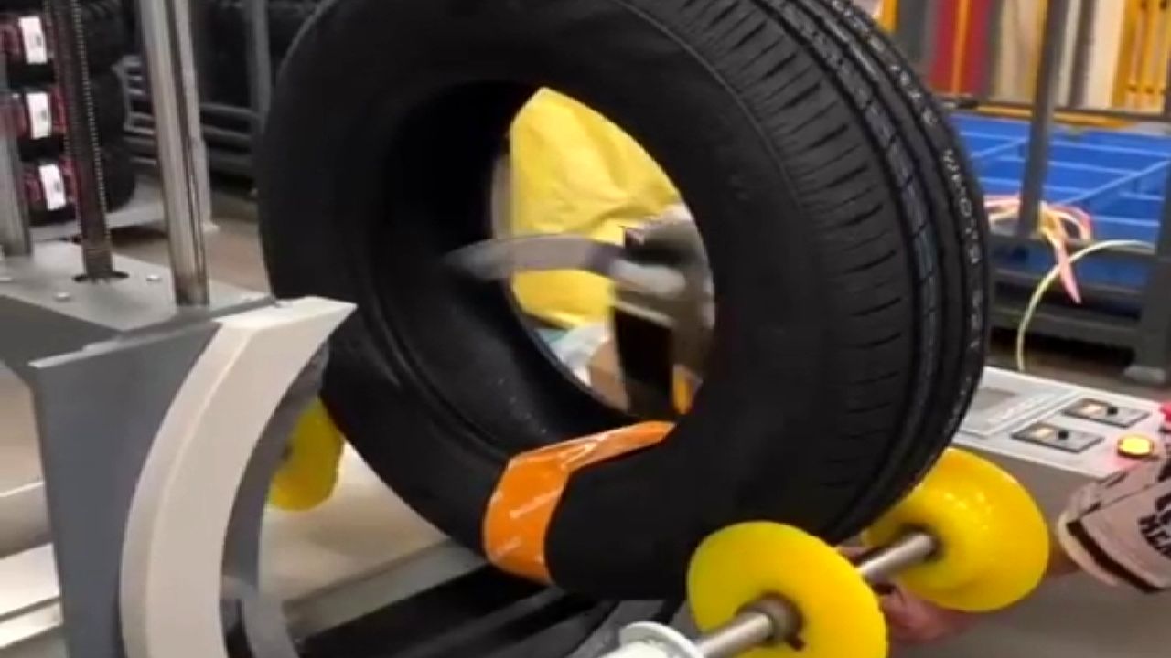 (ویدئو) شیوه جالب بسته‌بندی لاستیک‌های خودرو