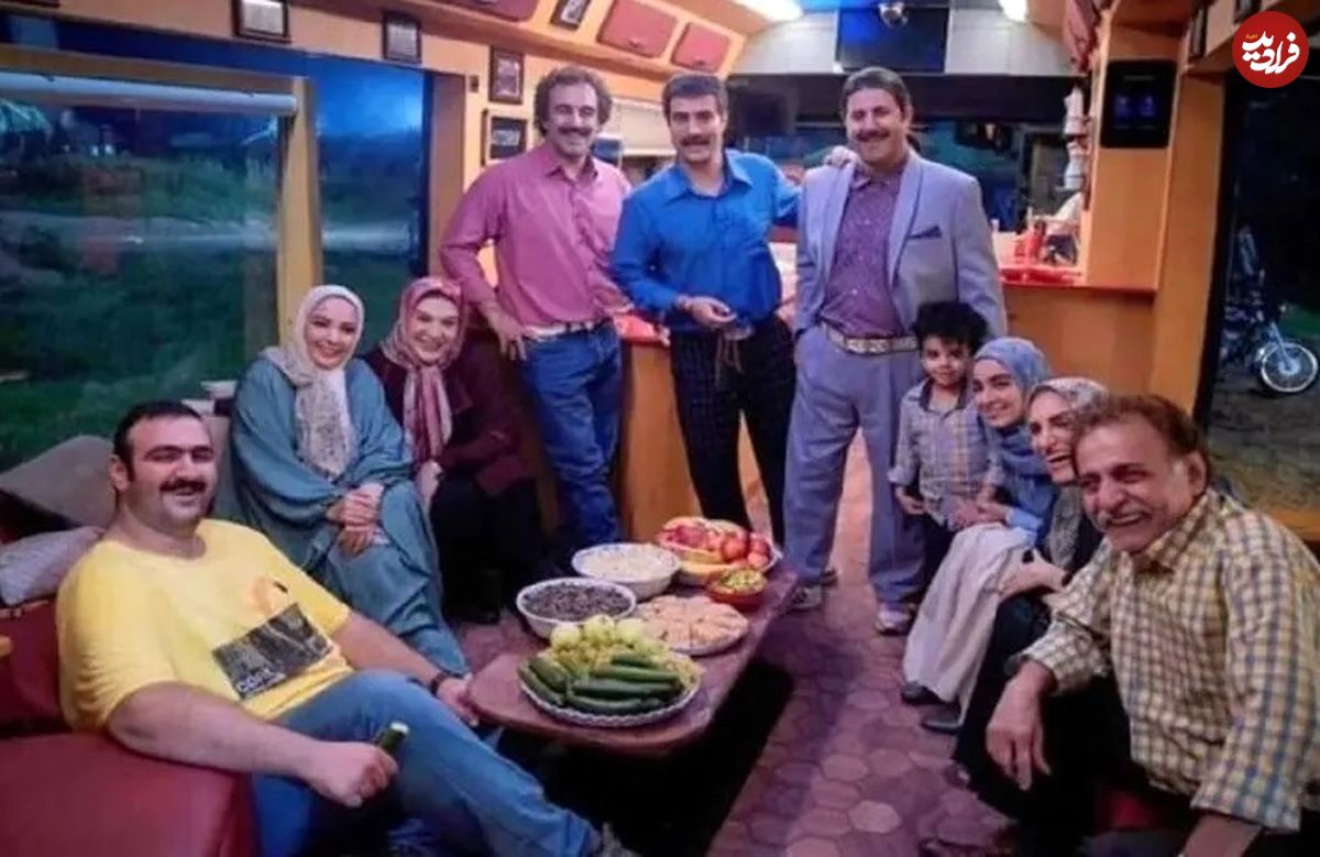 عکس؛ سفر زمان؛ «جبلی، رئیس صدا و سیما» در «کمپر ارسطو» در کنار «نقی معمولی»