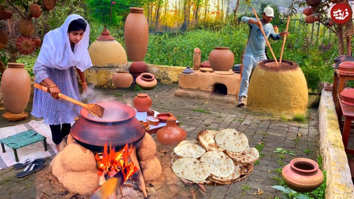 ببینید؛ غذای روستایی در هند؛ پخت آبگوشت سفالی و نان تنوری محلی