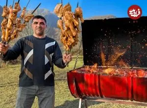ببینید| غذای روستایی در آذربایجان؛ ساخت یک کباب پز با بشکه و کباب کردن مرغ و بادمجان در آن