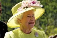 عکس| سفر در زمان؛ «ملکه الیزابت دوم» در کنار مادرش؛ سال 1312