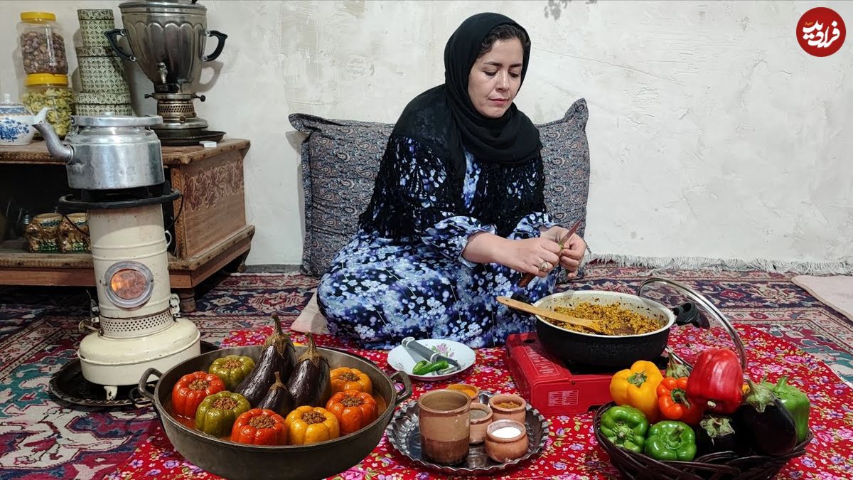 ببینید| غذای روستایی در ایران؛ پخت دلمه بادمجان و فلفل
