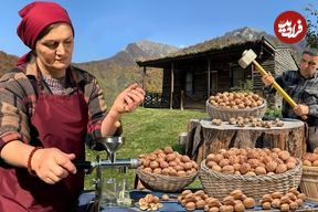 ببینید؛ غذای روستایی در آذربایجان؛ جمع آوری گردو و تهیه روغن و کیک با آن در طبیعت روستا