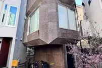 تصاویر| فضاسازی جالب معمار ژاپنی در یک محیط تنگ و فشرده / کار نما با چوب‌پنبه کربونیزه 