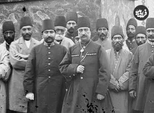 عکس| سفر به تاریخ؛ «ناصرالدین شاه» در کنار مجسمه برنزی اش؛ سال 1267