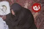 عکس| سفر زمان؛ دو زن تهرانی در حال گفتگو کنار رودخانه دربند؛ 60 سال قبل