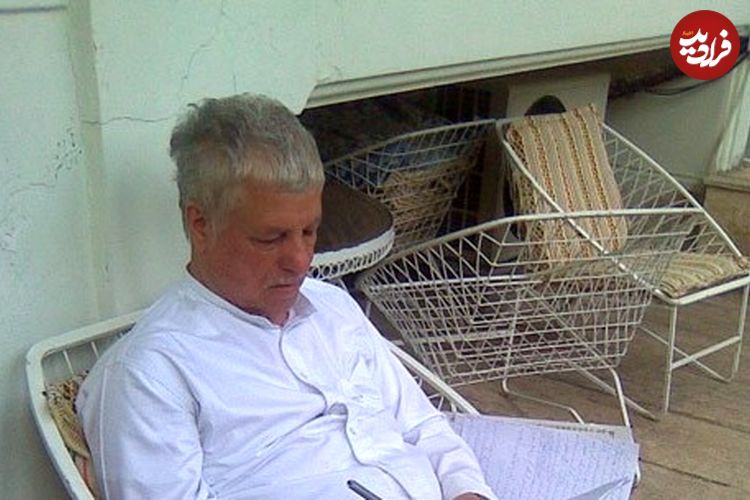 عکس؛ سفر به تاریخ؛ «هاشمی رفسنجانی» در کنار مادر و فرزندانش سر میز صبحانه؛ دهۀ 60