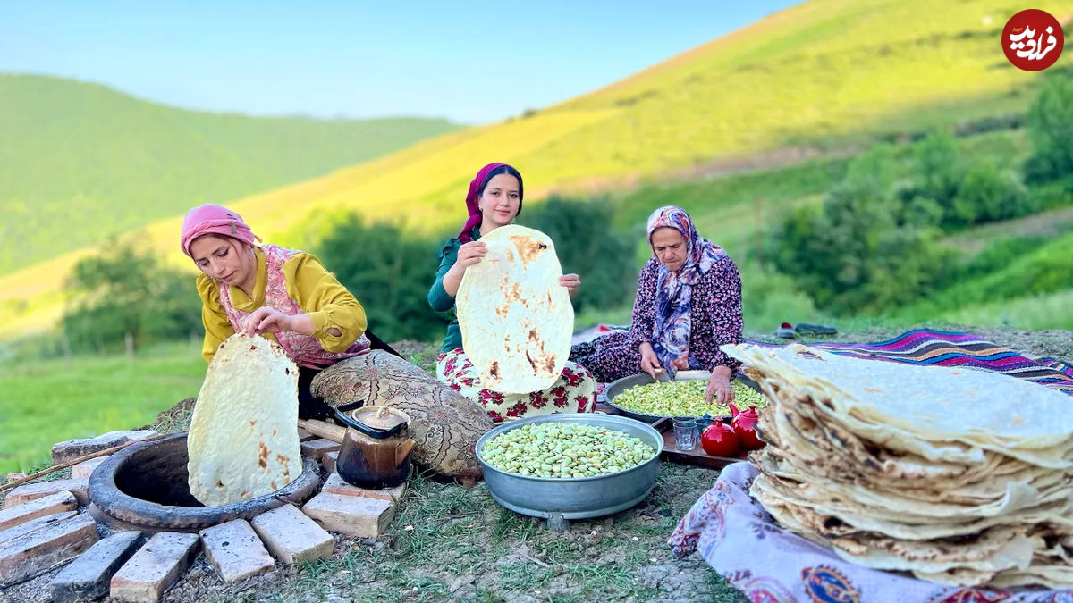 (ویدئو) نمایی نزدیک از پخت نان محلی تنوری توسط بانوان روستایی البرزنشین