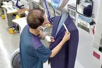 ببینید| فرآیند تولید انبوه کت مردانه در کارخانه ای مدرن در کره جنوبی