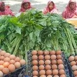 ببینید| غذای روستایی در بنگلادش؛ پخت یک غذای سنتی با تخم مرغ، سبزیجات و دال عدس