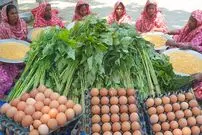 ببینید| غذای روستایی در بنگلادش؛ پخت یک غذای سنتی با تخم مرغ، سبزیجات و دال عدس