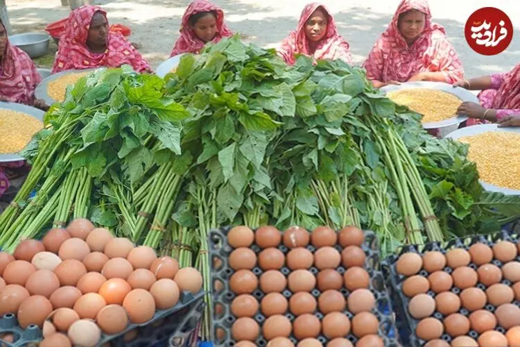 ببینید| غذای روستایی در بنگلادش؛ پخت یک غذای سنتی با تخم مرغ، سبزیجات و دال عدس