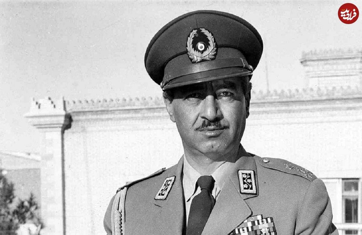 عکس؛ سفر در زمان؛ «رئیس اول و سوم ساواک در مراسم استقبال از شاه در مهرآباد»؛ دهه 30