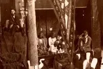 عکس| سفر به ایران قدیم؛ تصویری از یک «مجلس روضه» در دوران ناصرالدین شاه