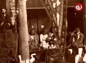 عکس| سفر به ایران قدیم؛ تصویری از یک «مجلس روضه» در دوران ناصرالدین شاه