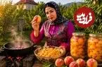ببینید| غذای روستایی در ایران؛ تهیه کمپوت با هلوهای تازه در باغی زیبا