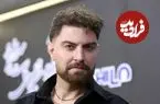 عکس| سفر زمان؛ تیپ و چهرۀ «امیرحسین فتحی» در نمایش «نیوجرسی»
