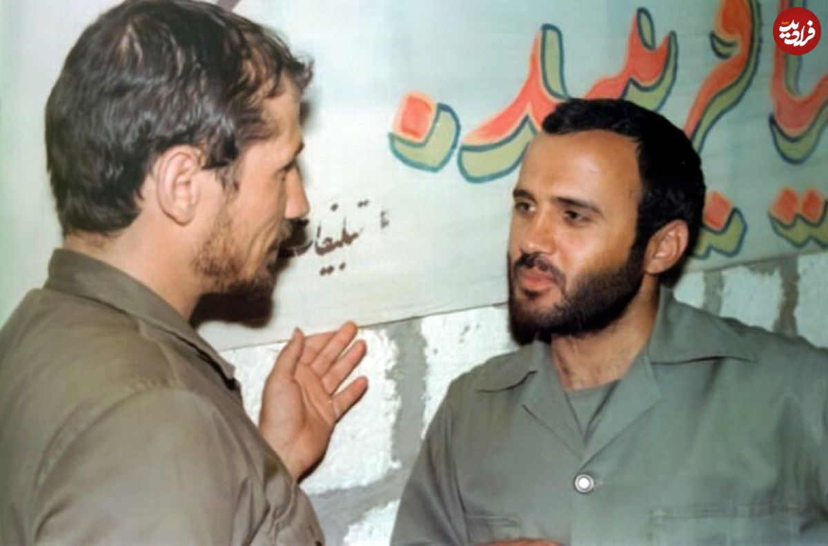 عکس؛ سفر در زمان؛ «سرلشکر رشید» در حال بررسی موقعیت بعثی ها در جبهه؛ دهه 60