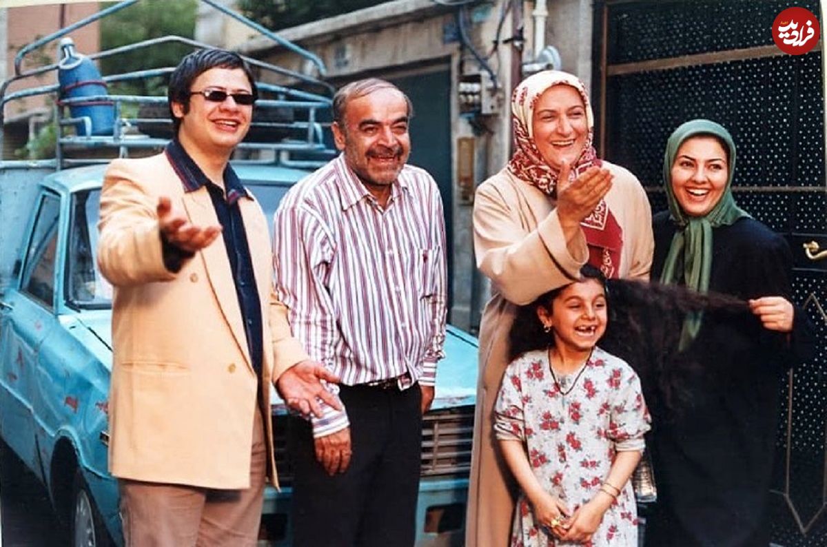 عکس؛ سفر در زمان؛ «علی، نرگس، سحر و ناهید» در پشت صحنه سریال خانه به دوش؛ سال 83