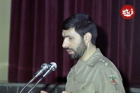 عکس؛ سفر در زمان؛ «صیاد شیرازی و رهبر انقلاب» در حال بررسی نقشه عملیات؛ دهه 60