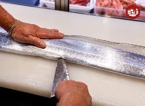 ببینید| غذای خیابانی در ژاپن؛ برش ماهرانه شمشیر ماهی و تهیه دو نوع غذا با آن در اوکیناوا