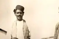 عکس| سفر به ایران قدیم؛ مردان بختیاری در محوطه شرکت نفت ایران و انگلیس؛ 92 سال قبل