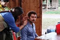 عکس| سفر زمان؛ «قربان» (سریال سوجان) در کنار «مهرداد میناوند» در پشت‌صحنه یک برنامه