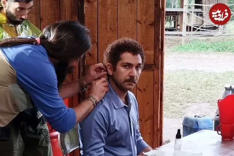 عکس| سفر زمان؛ «قربان» (سریال سوجان) در کنار «مهرداد میناوند» در پشت‌صحنه یک برنامه