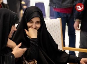 عکس؛ سفر زمان؛ «زهرا، دختر پزشکیان» در کنار «نرجس، دختر سردار سلیمانی» در یک مراسم