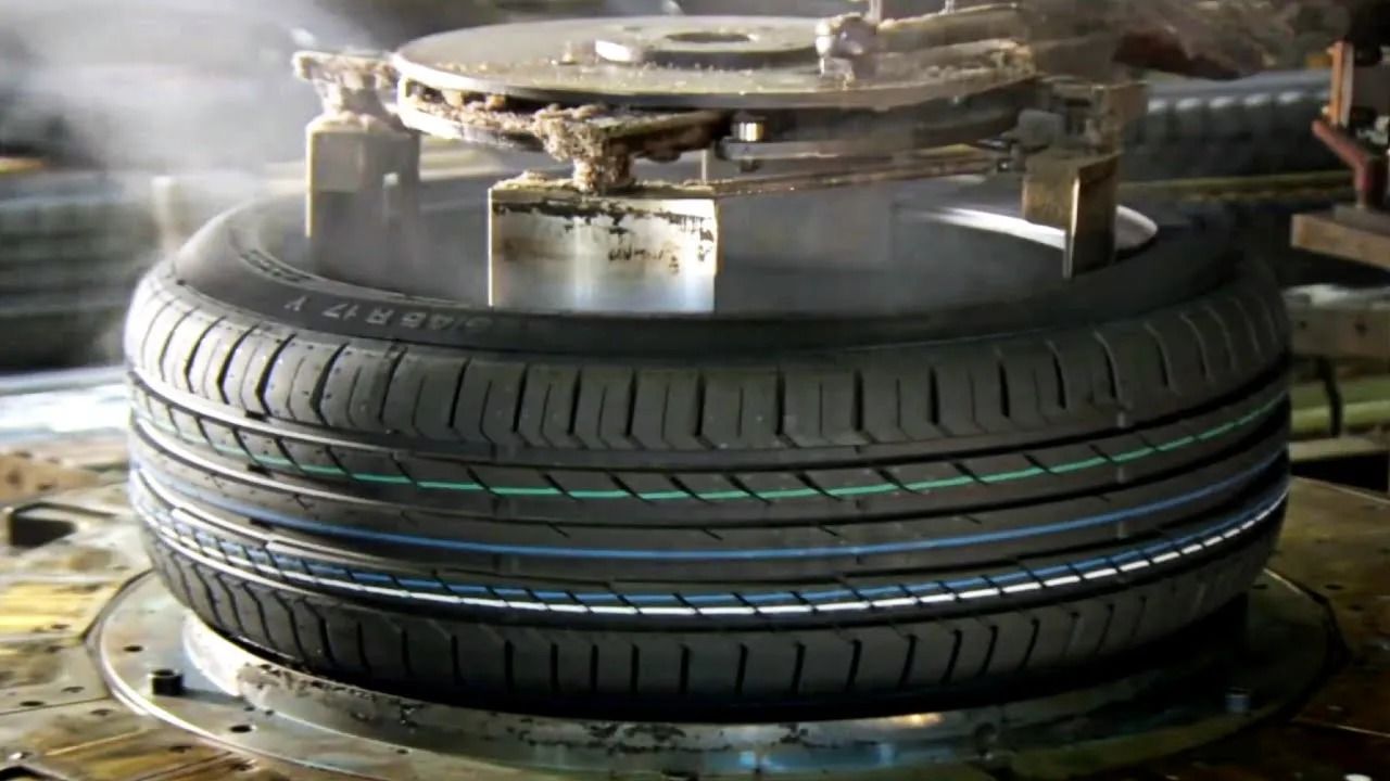 (ویدئو) فرآیند دیده نشده از تولید مشهورترین لاستیک های خودرو جهان در کارخانه