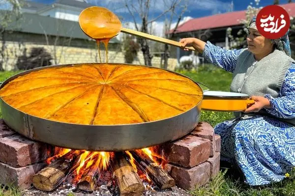 ببینید| غذای روستایی در آذربایجان؛ پخت باقلوا گردویی در روستا